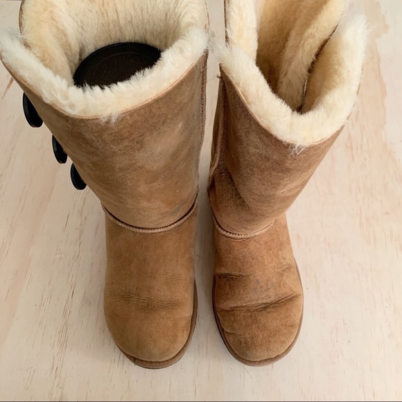 Ugg | Bailey triplet button distressed boots 6 - Picture 2 of 6